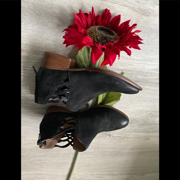 SEYCHELLES Remembrance Elegant Black Ankle Booties with Cutout Design/size 6 - Picture 9 of 9